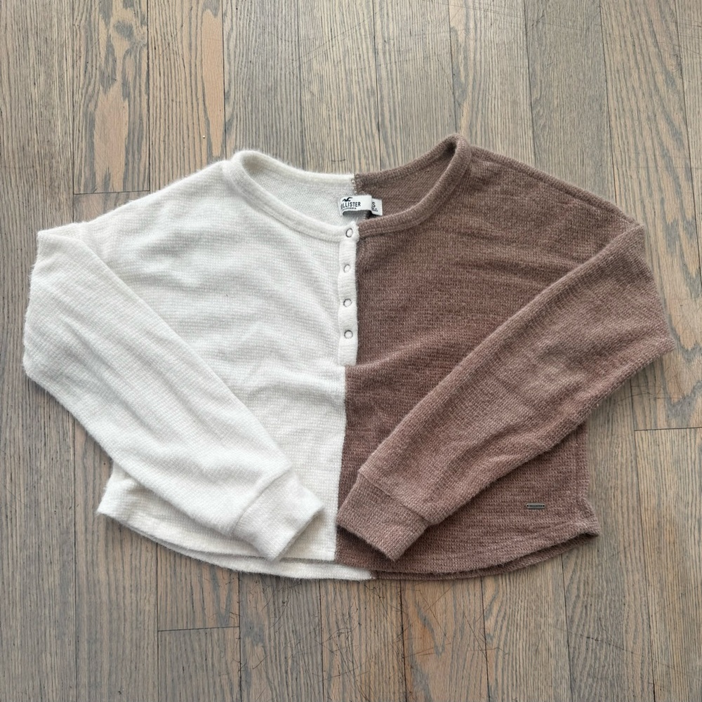 Hollister XS contrast two tone cropped teddy sweater